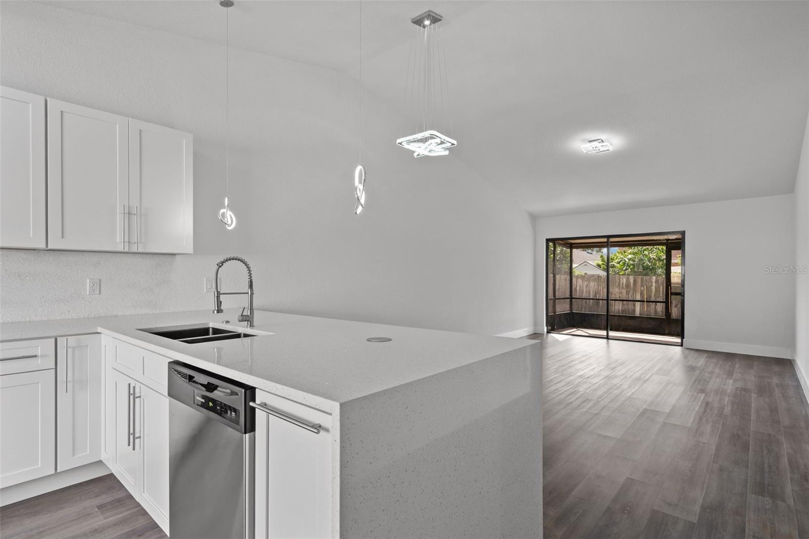 Image 7 of 27 For 46 Silver Park Circle