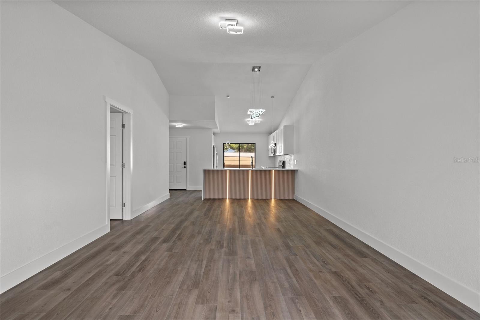 Image 8 of 27 For 46 Silver Park Circle