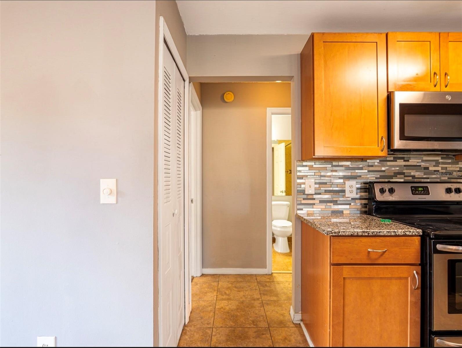 Image 11 of 24 For 962 Newcastle Circle 100