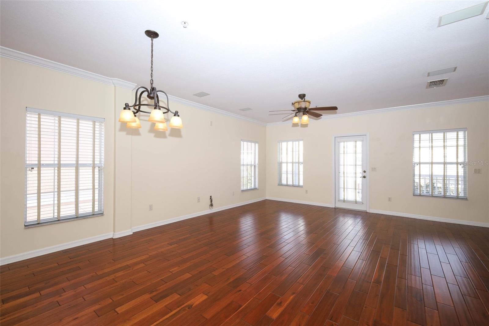 Image 20 of 52 For 539 Crimson Lane