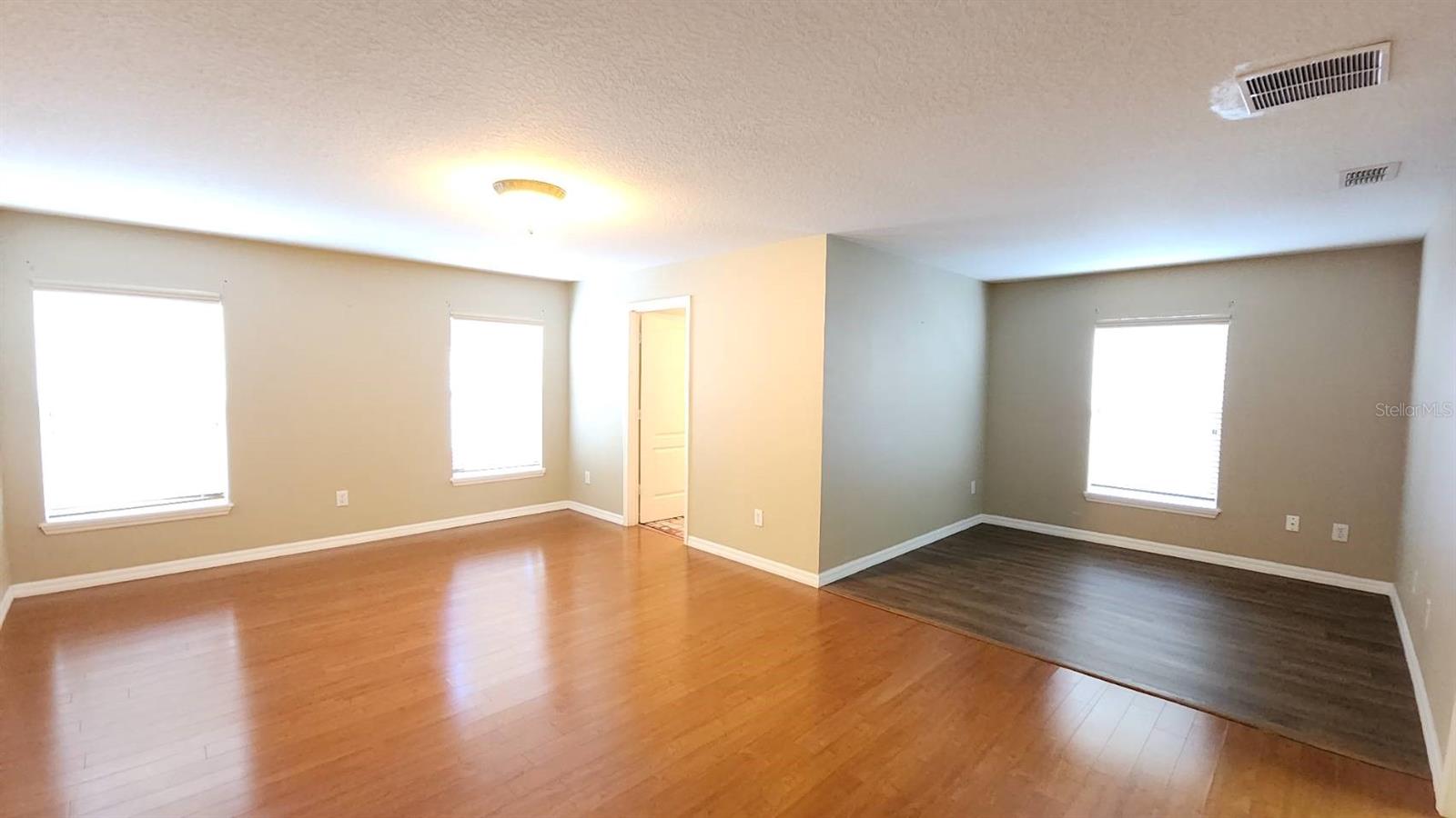 Image 10 of 53 For 302 Clydesdale Circle