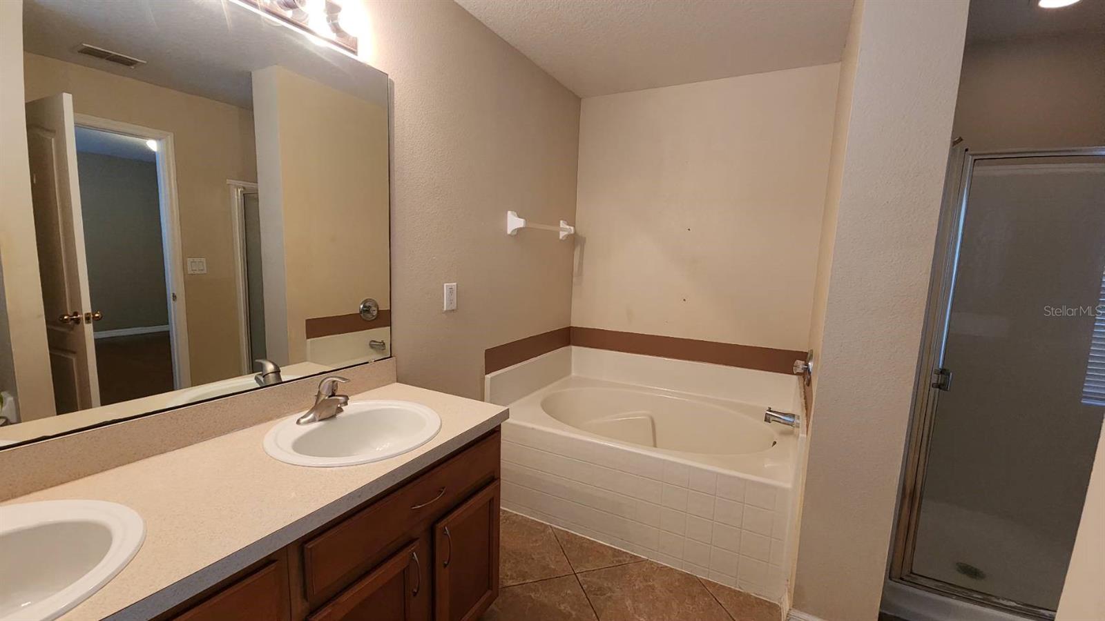 Image 19 of 53 For 302 Clydesdale Circle