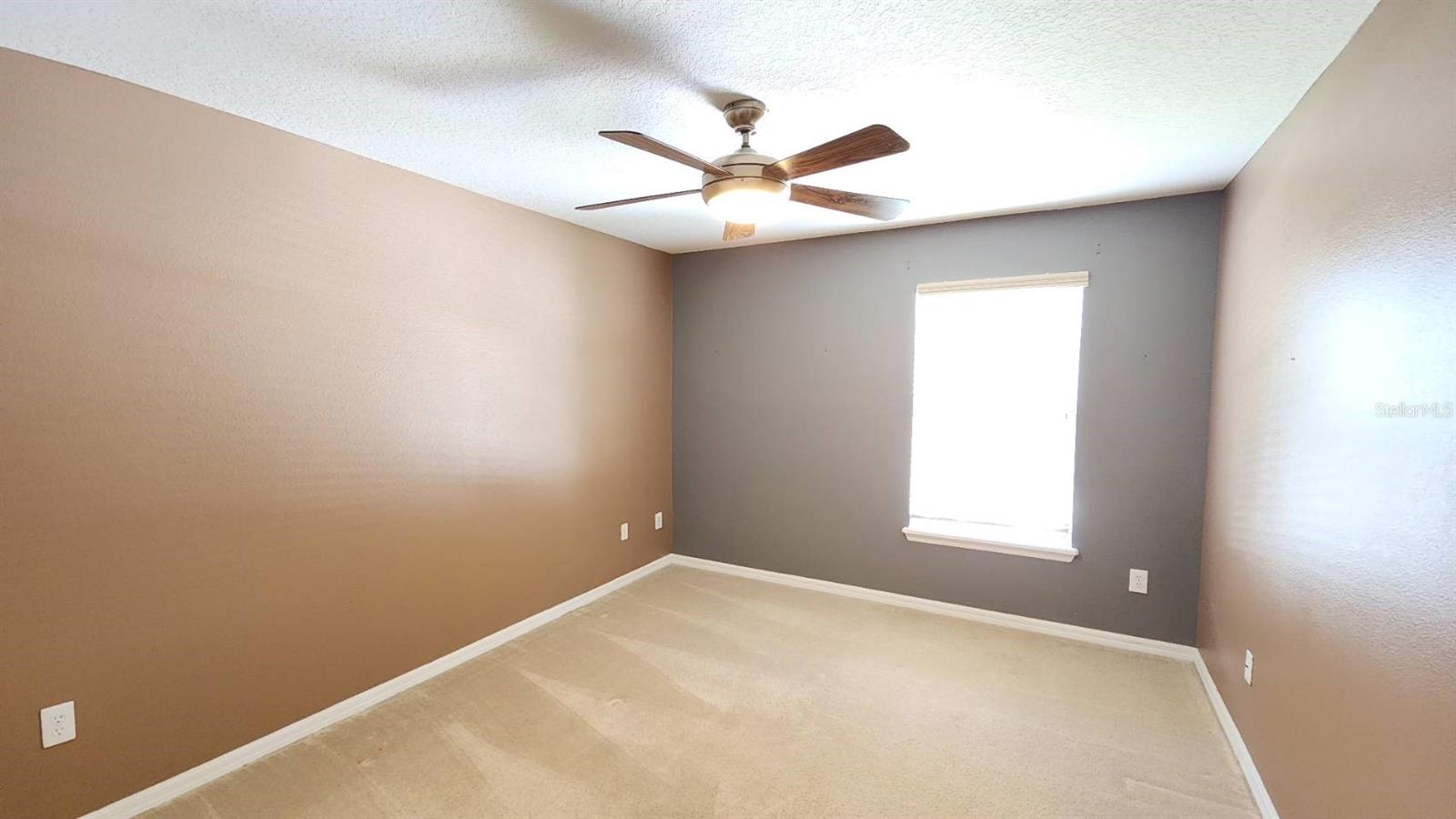 Image 20 of 53 For 302 Clydesdale Circle