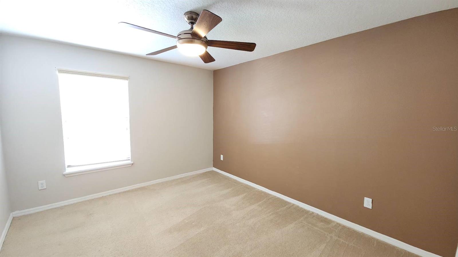 Image 21 of 53 For 302 Clydesdale Circle