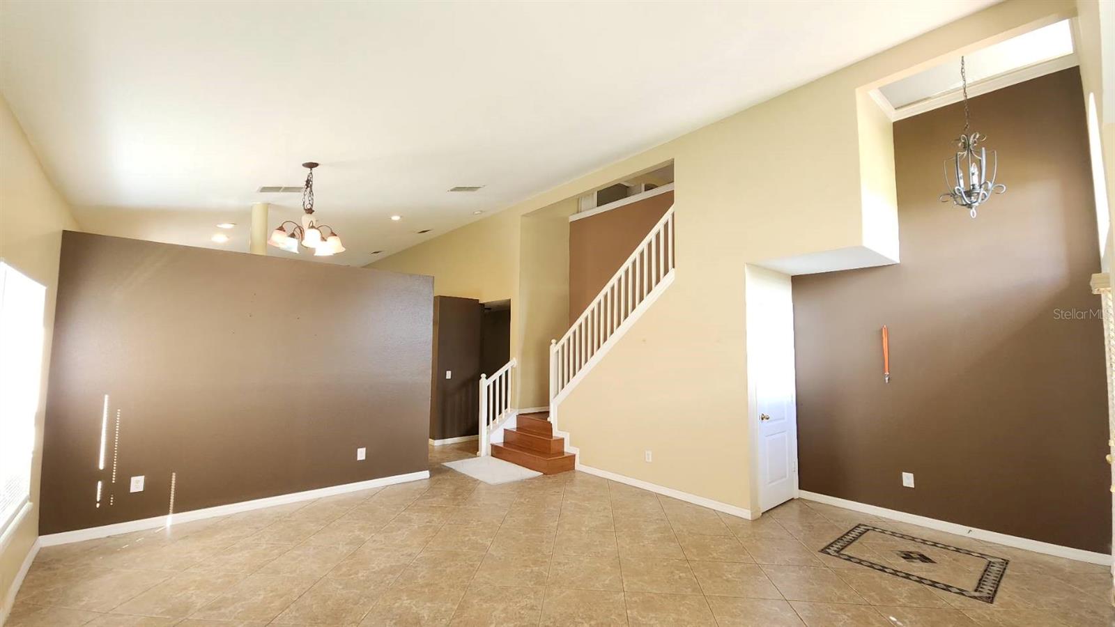 Image 4 of 53 For 302 Clydesdale Circle