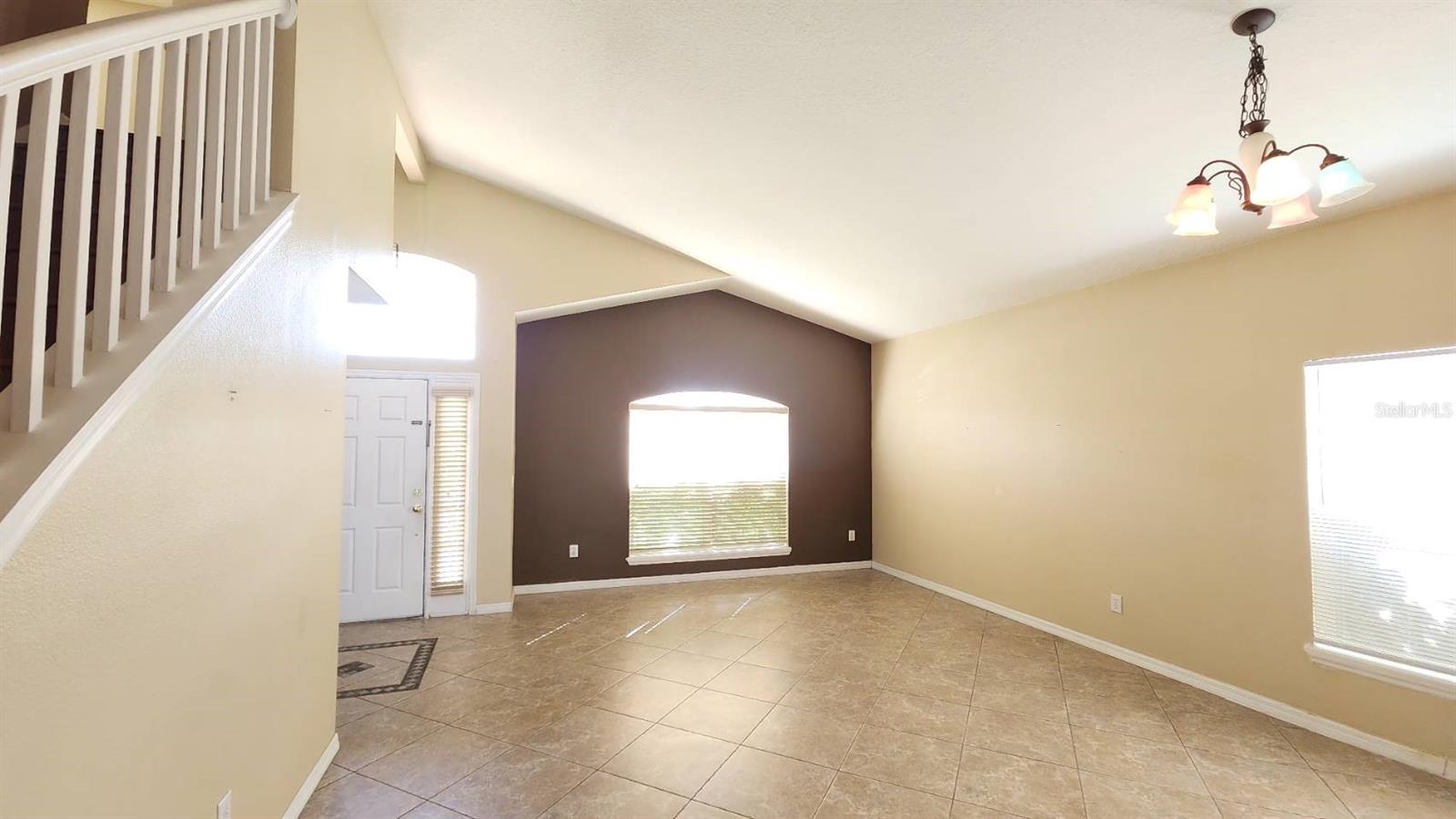 Image 7 of 53 For 302 Clydesdale Circle