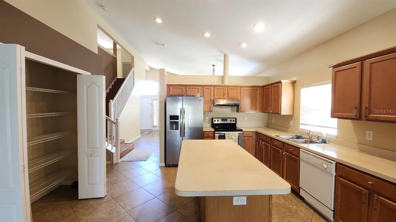 Image 8 of 53 For 302 Clydesdale Circle