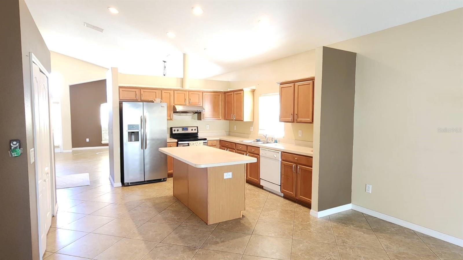 Image 9 of 53 For 302 Clydesdale Circle