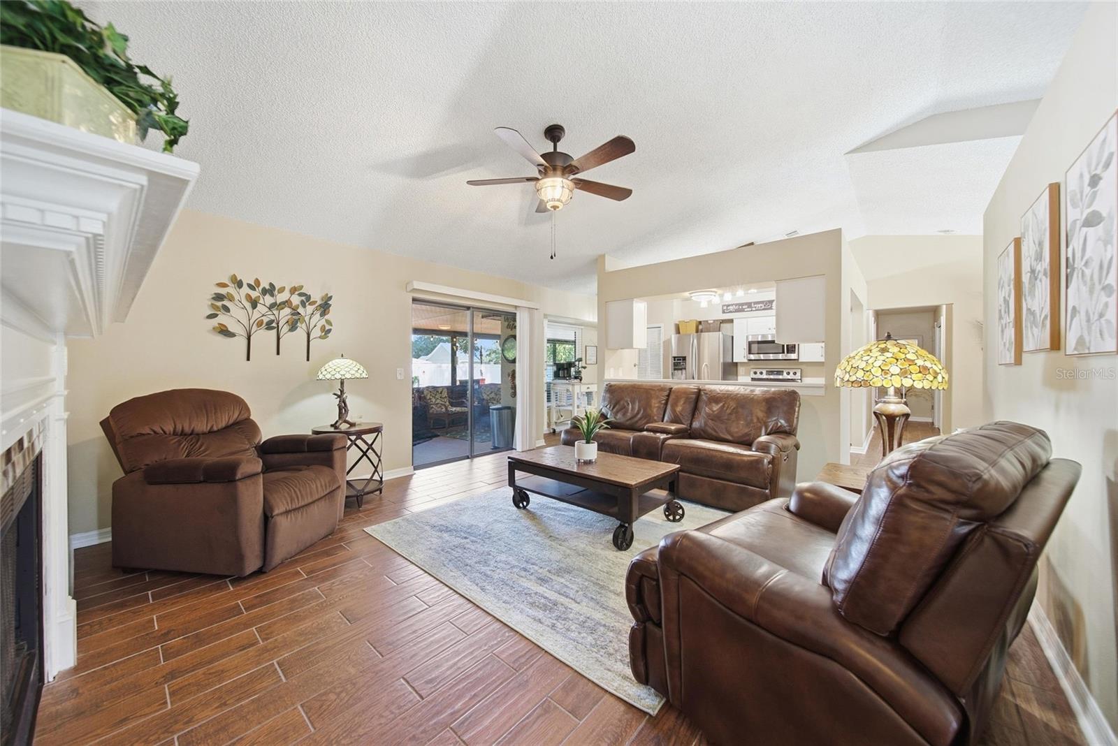 Listing photo id 8 for 131 Ryan Court