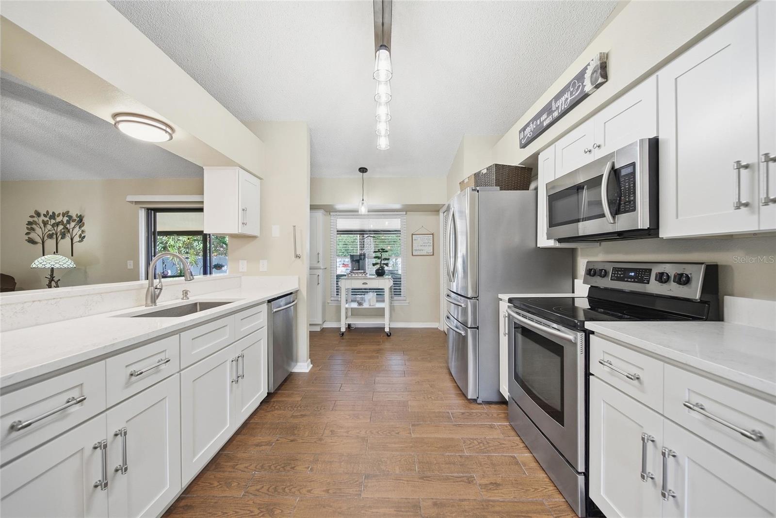 Listing photo id 9 for 131 Ryan Court