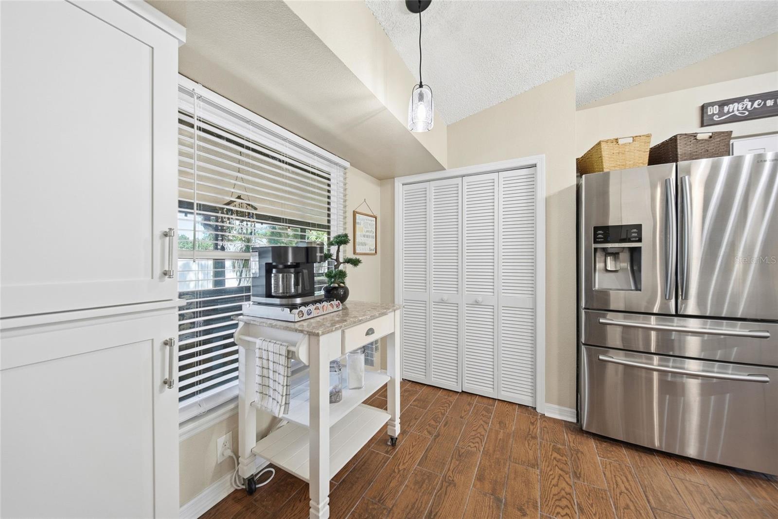 Listing photo id 10 for 131 Ryan Court