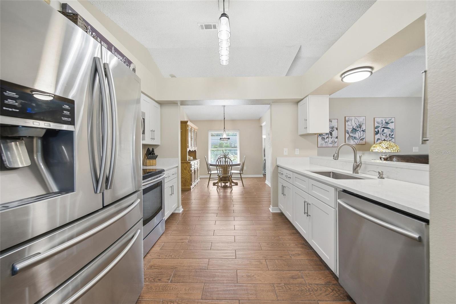 Listing photo id 11 for 131 Ryan Court