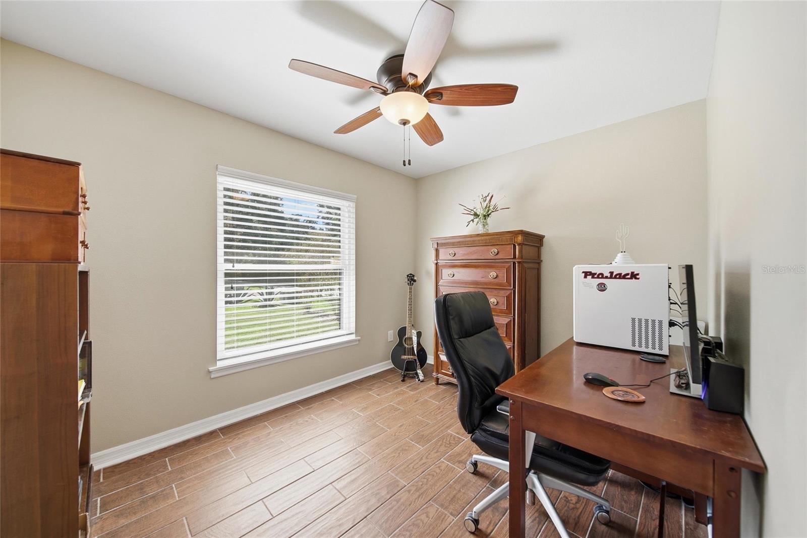 Listing photo id 15 for 131 Ryan Court