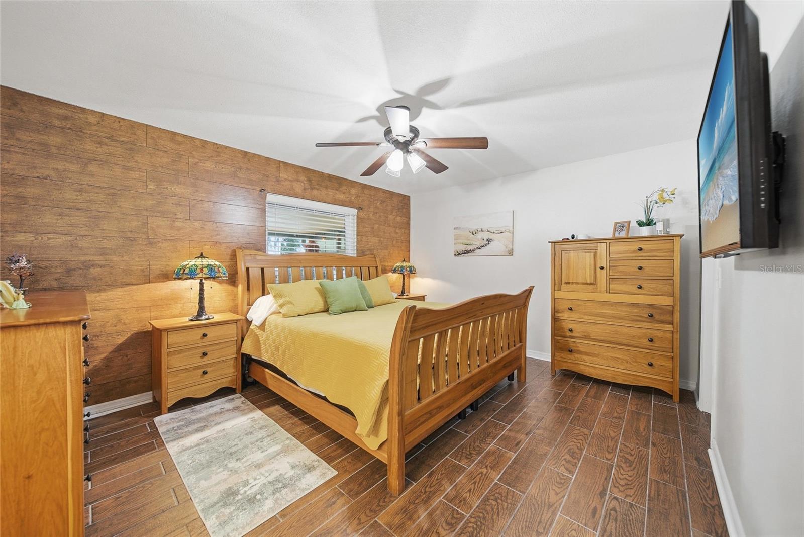 Listing photo id 18 for 131 Ryan Court