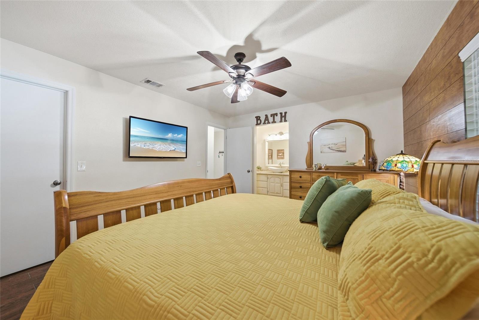 Listing photo id 19 for 131 Ryan Court