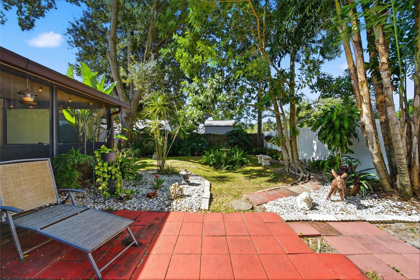 Listing photo id 24 for 131 Ryan Court