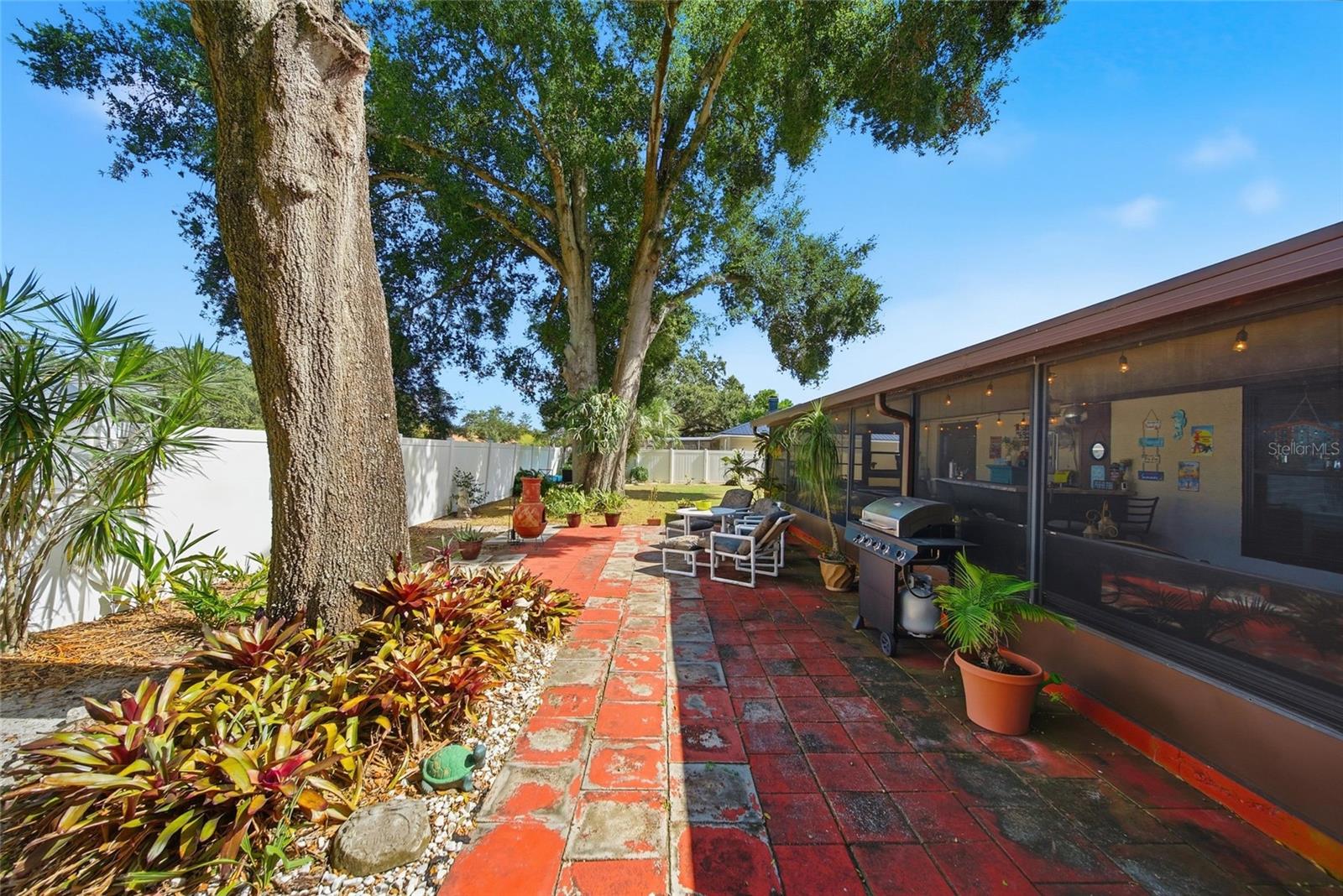 Listing photo id 25 for 131 Ryan Court