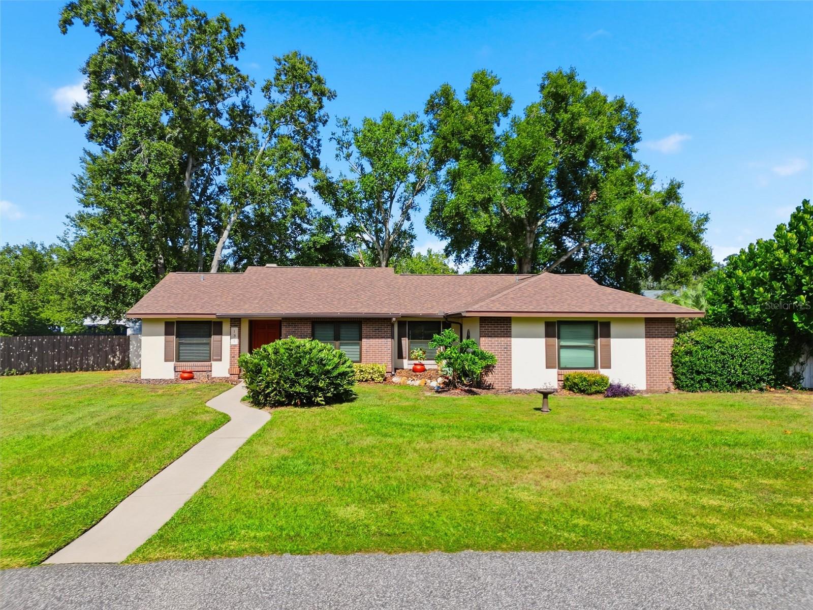 Listing photo id 1 for 131 Ryan Court