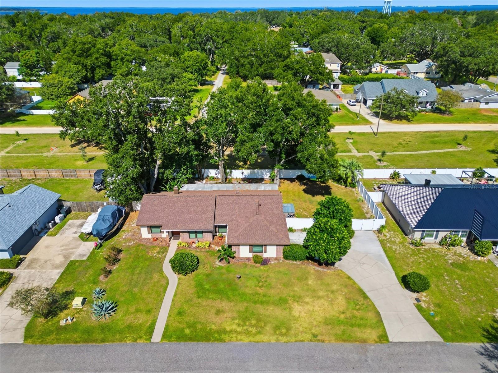 Listing photo id 28 for 131 Ryan Court