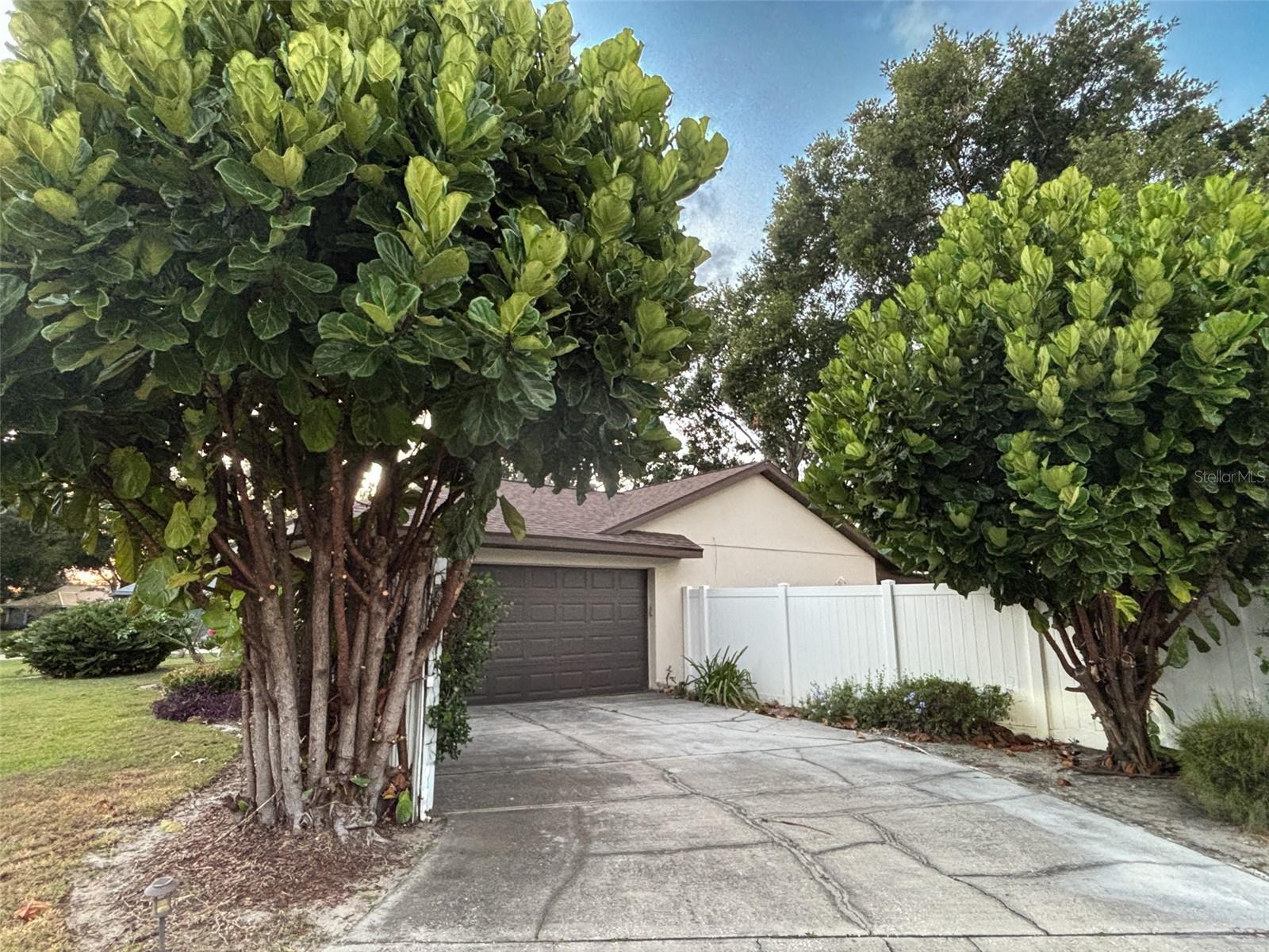 Listing photo id 2 for 131 Ryan Court