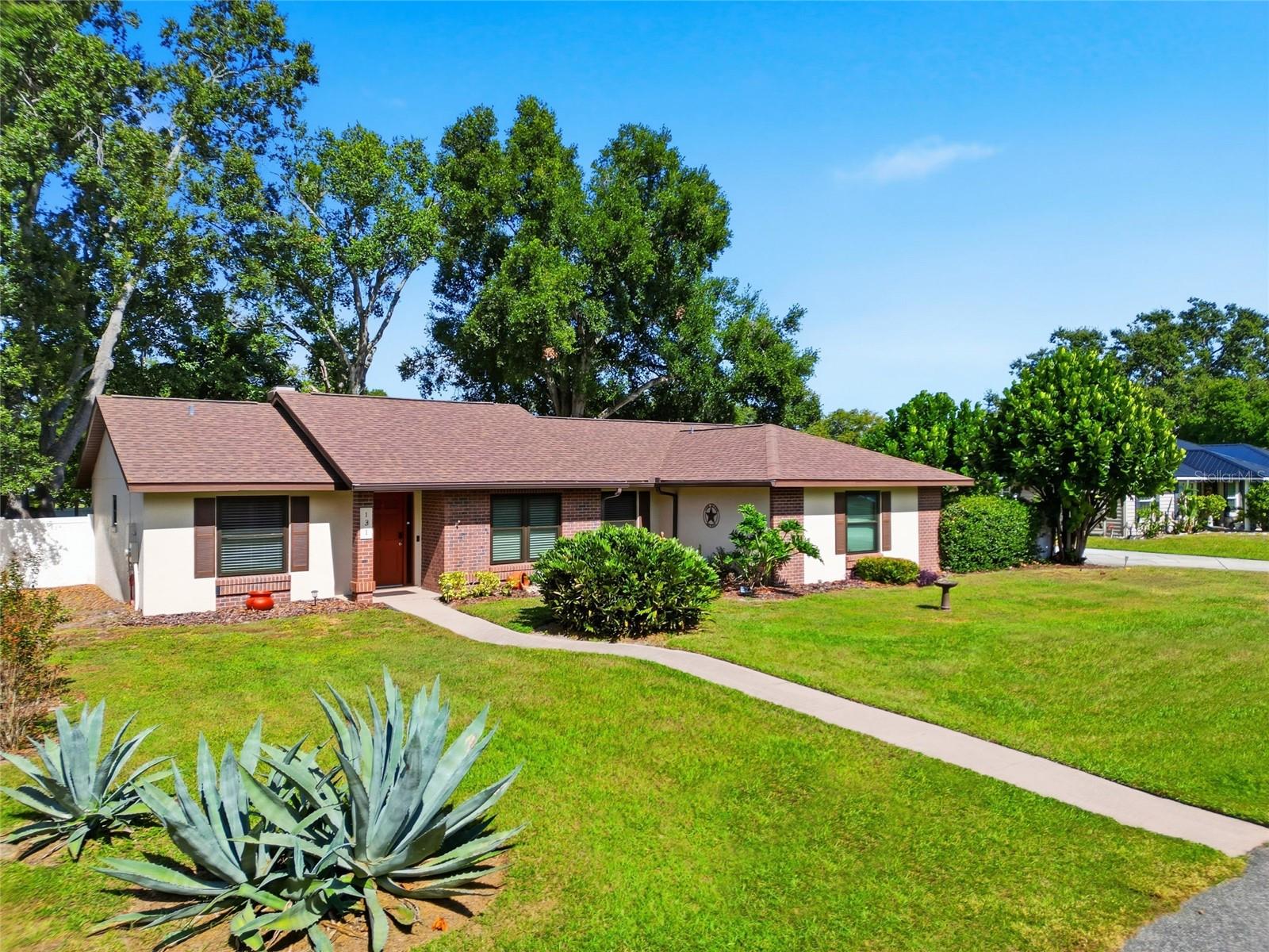 Listing photo id 4 for 131 Ryan Court