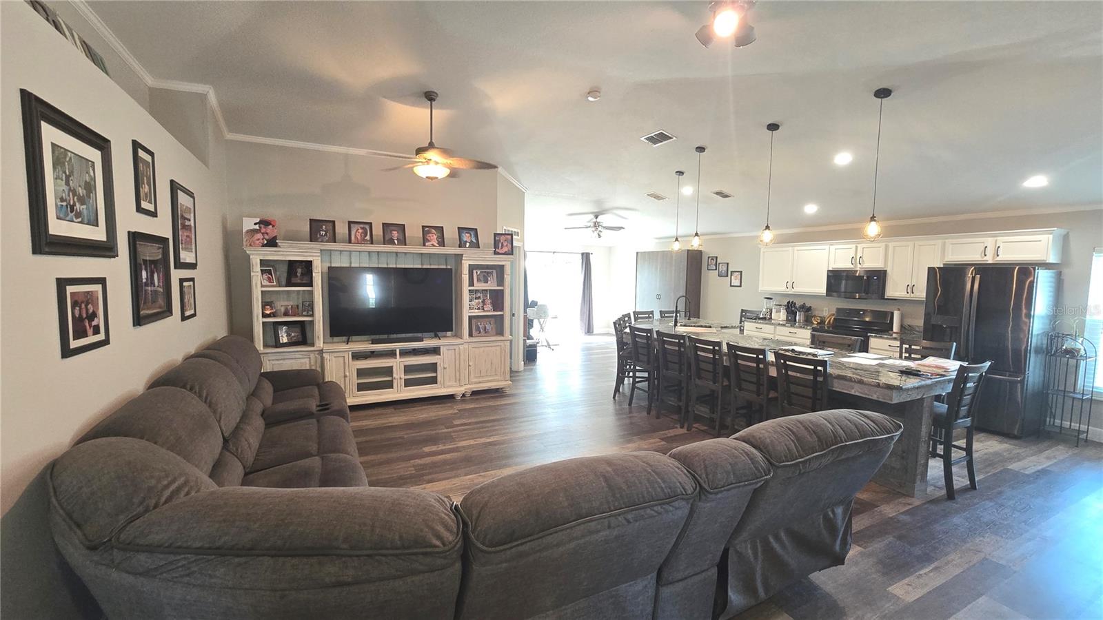 Image 13 of 73 For 2027 Elmhurst Lane