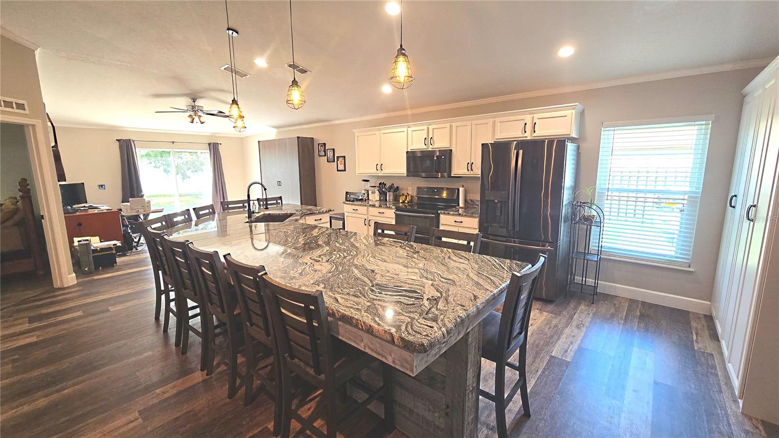 Image 19 of 73 For 2027 Elmhurst Lane