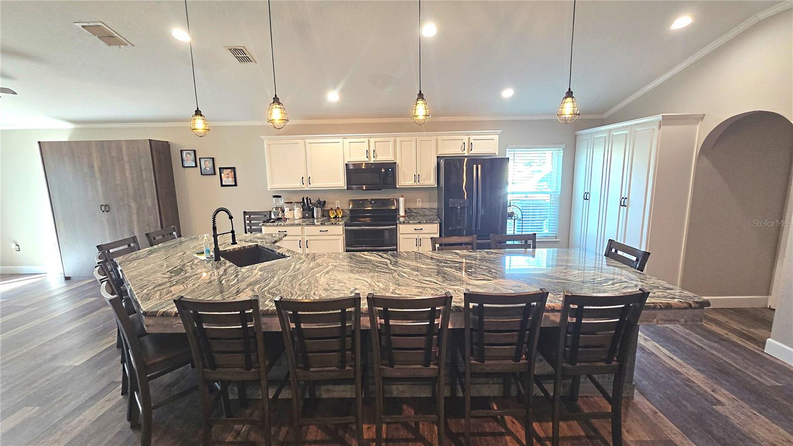 Image 20 of 73 For 2027 Elmhurst Lane