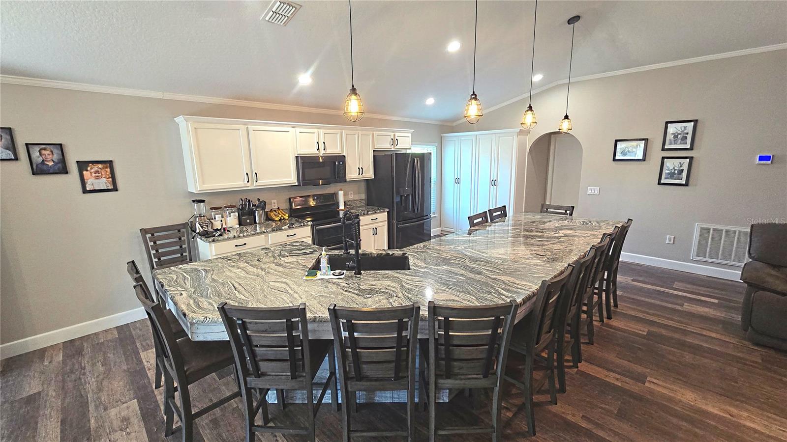 Image 21 of 73 For 2027 Elmhurst Lane