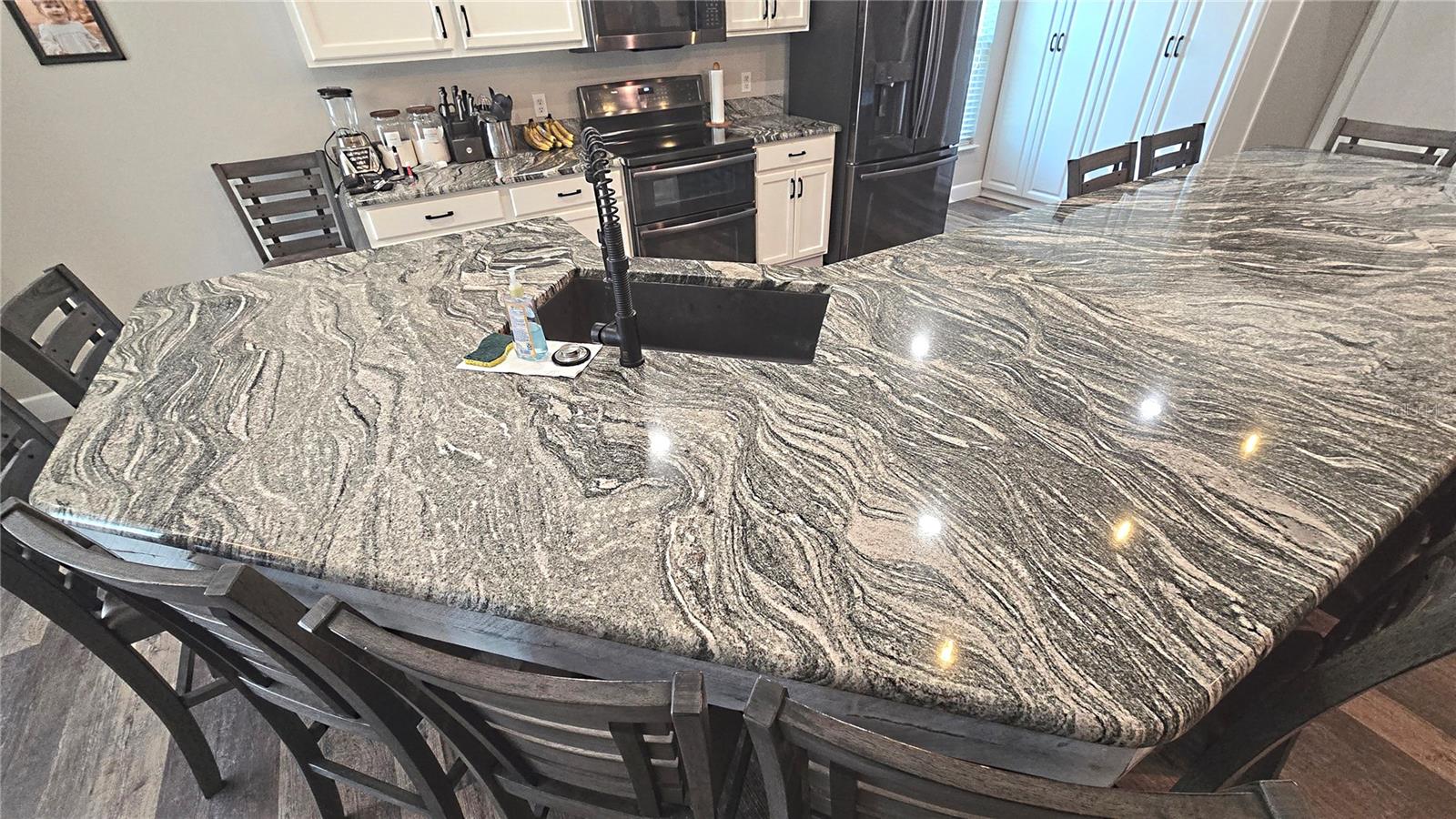 Image 25 of 73 For 2027 Elmhurst Lane