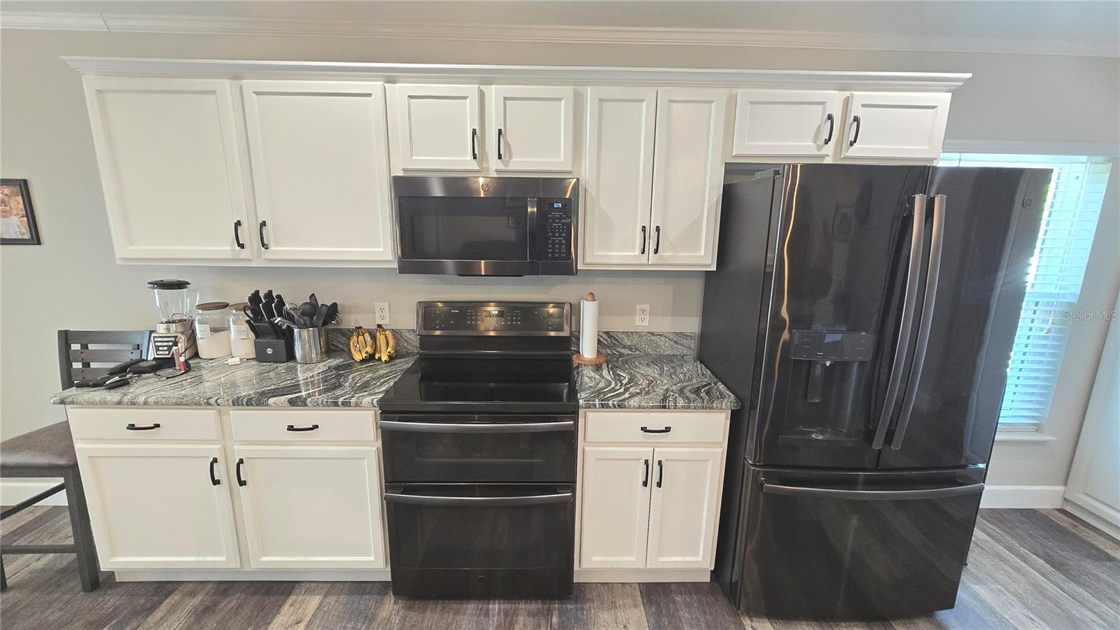 Image 27 of 73 For 2027 Elmhurst Lane