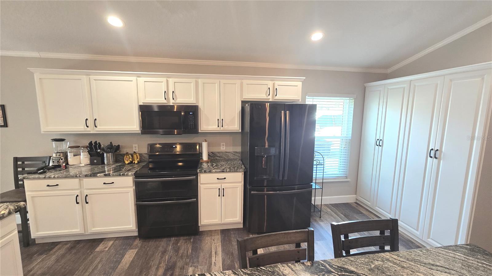 Image 28 of 73 For 2027 Elmhurst Lane