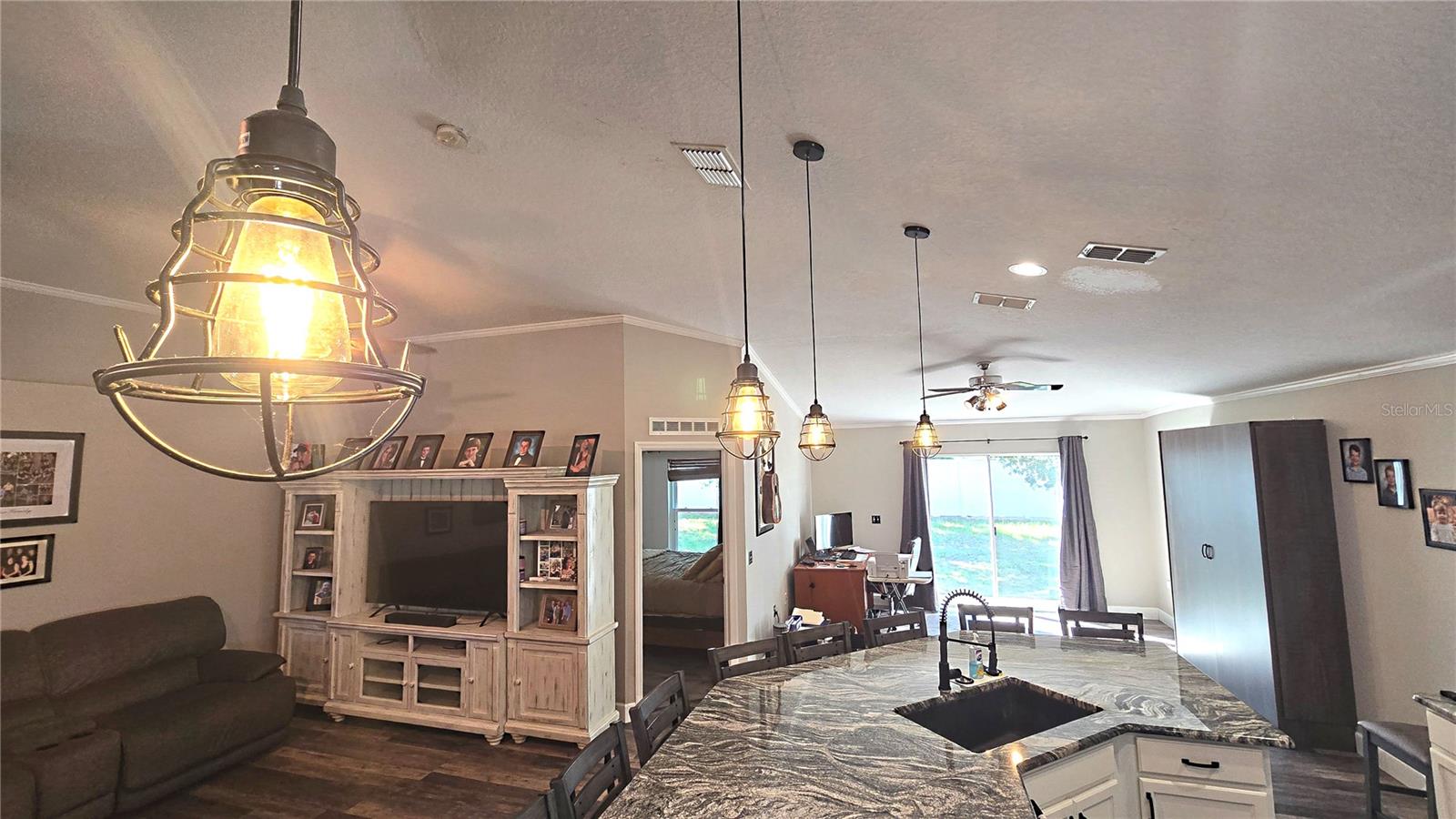 Image 31 of 73 For 2027 Elmhurst Lane