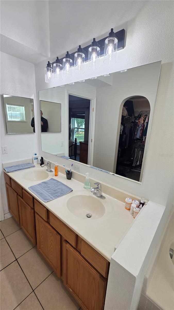 Image 41 of 73 For 2027 Elmhurst Lane