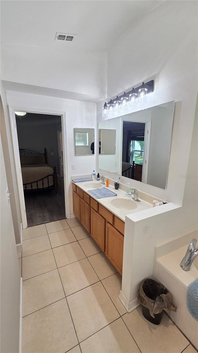 Image 43 of 73 For 2027 Elmhurst Lane