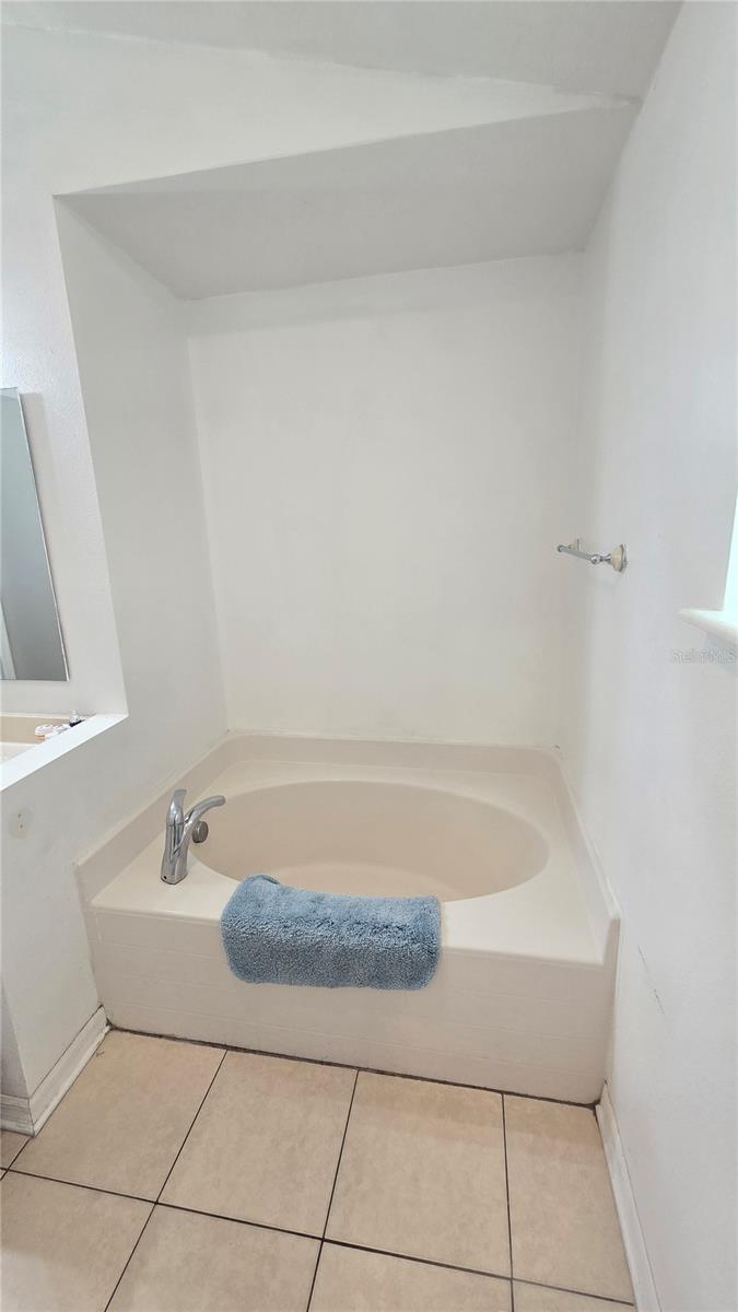 Image 44 of 73 For 2027 Elmhurst Lane