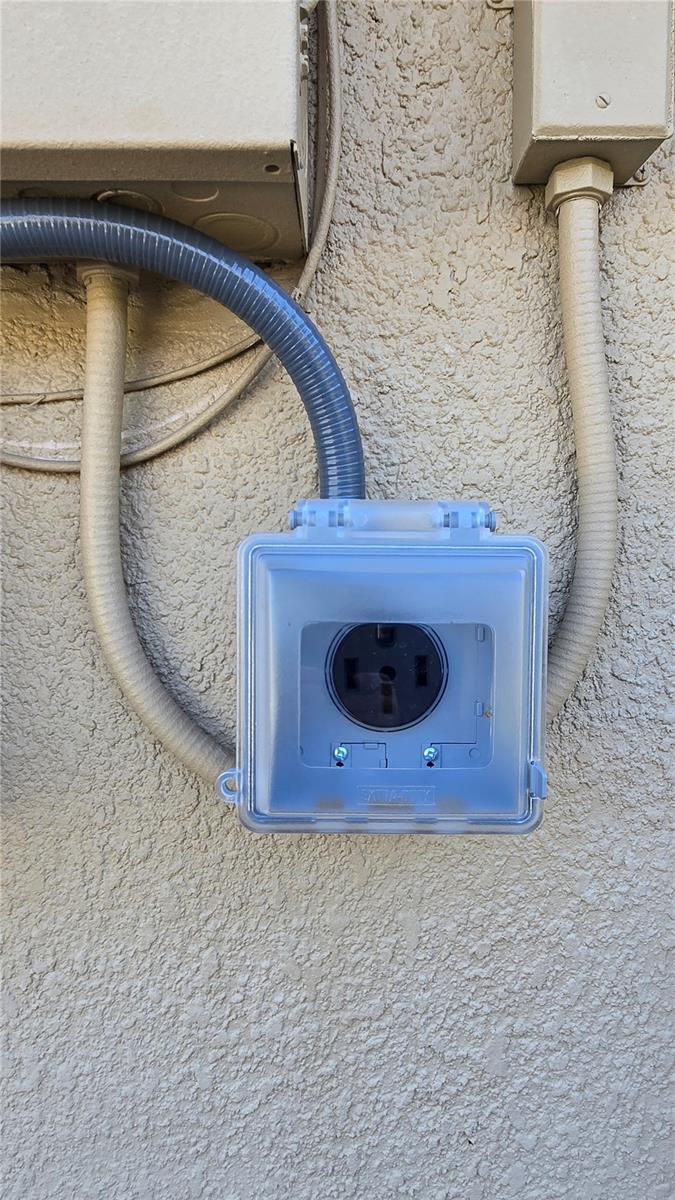 Image 66 of 73 For 2027 Elmhurst Lane