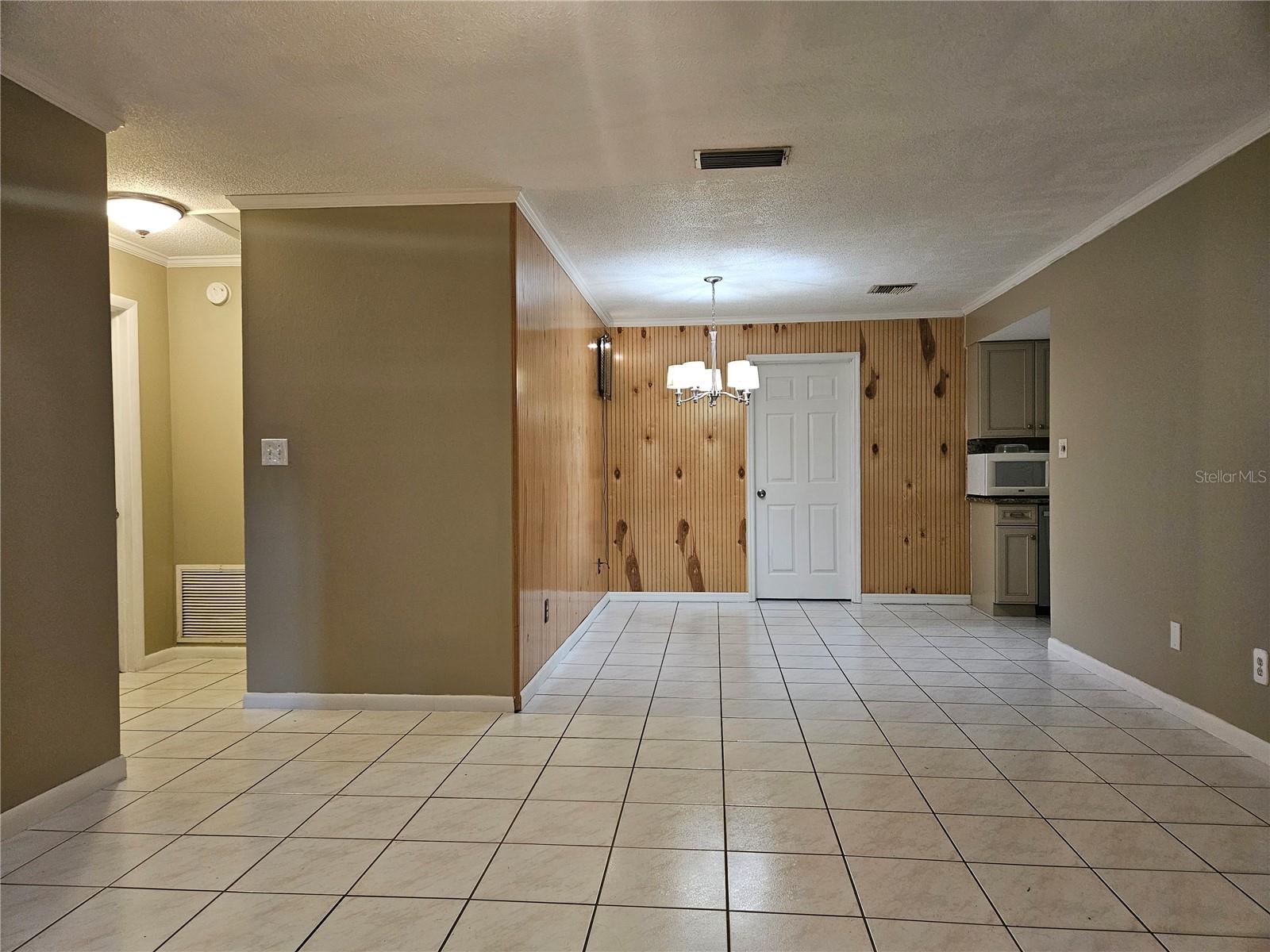 Image 11 of 52 For 2815 Fieldcrest Court