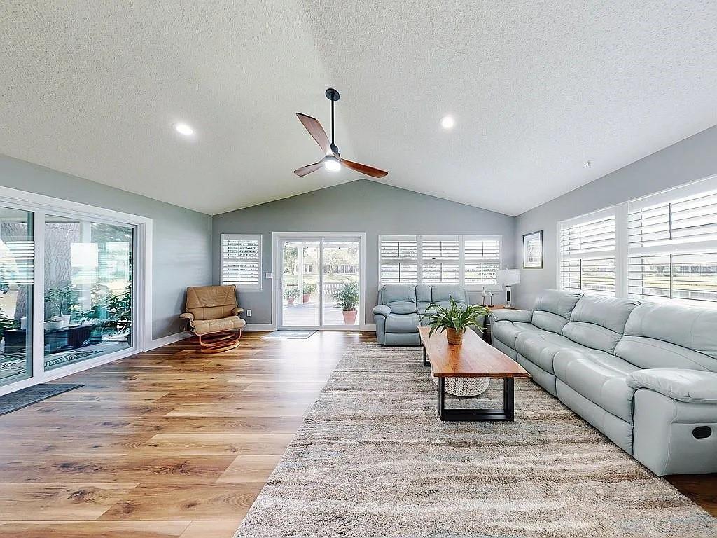 Image 17 of 41 For 808 Soft Pine Court