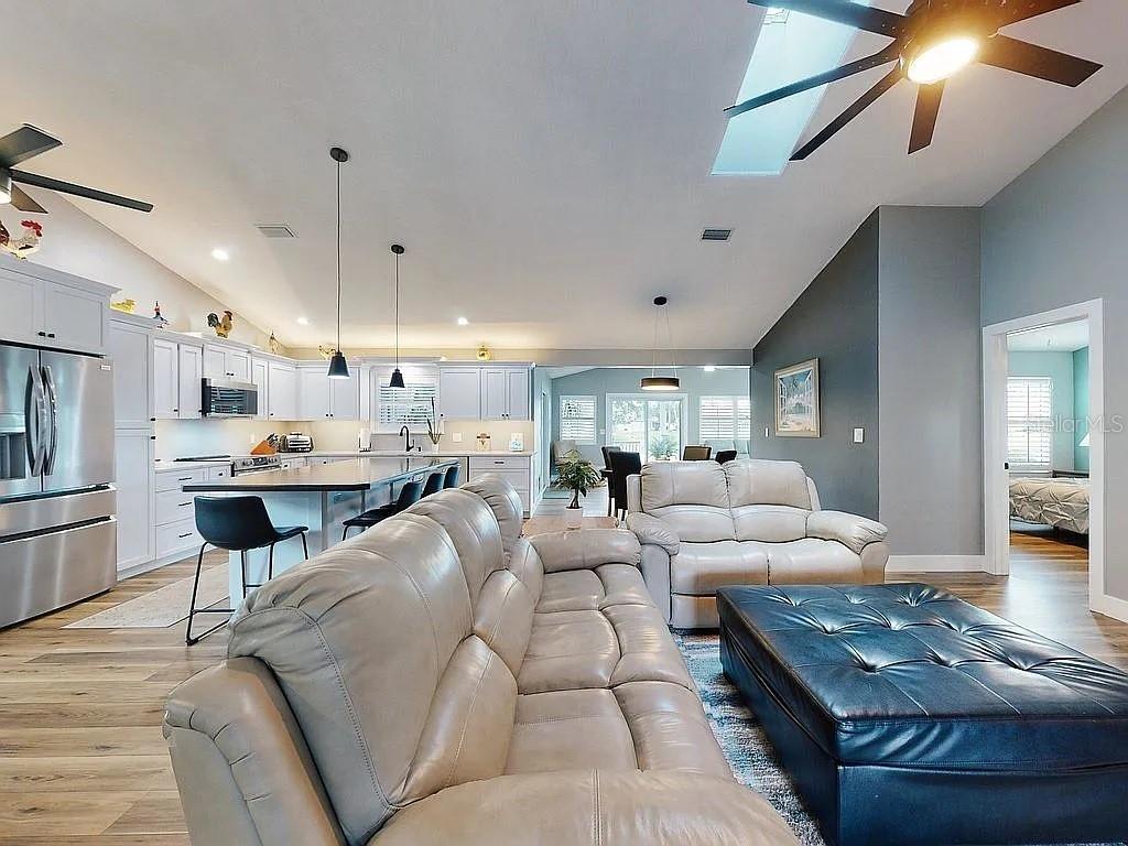 Image 4 of 41 For 808 Soft Pine Court