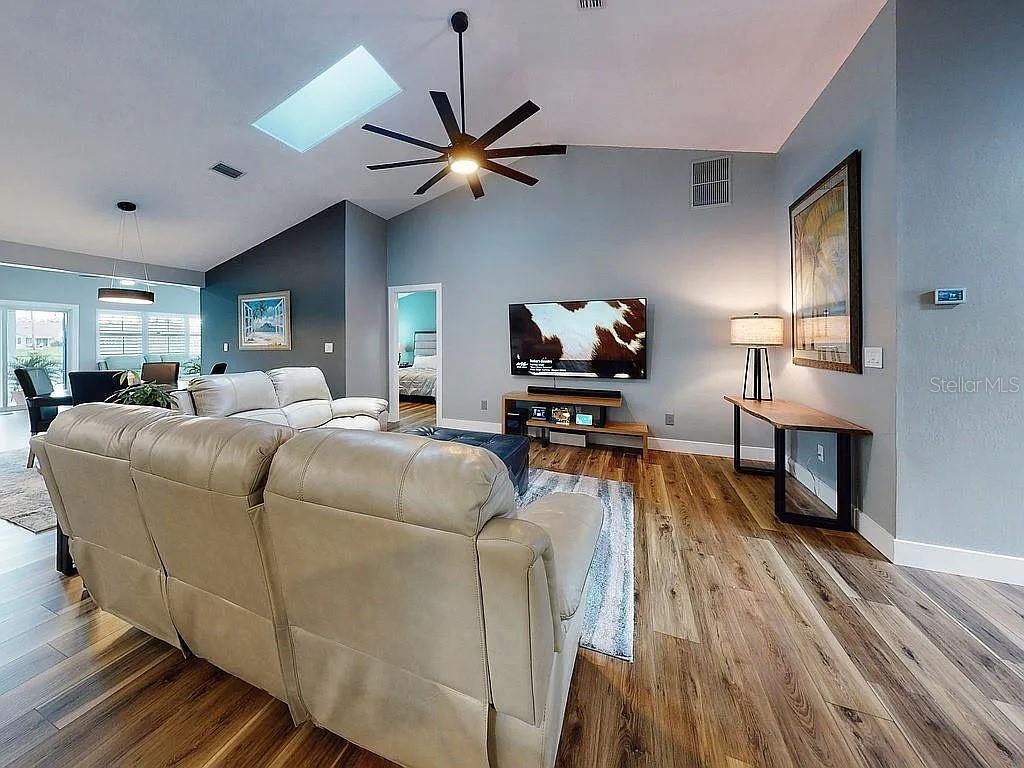 Image 6 of 41 For 808 Soft Pine Court