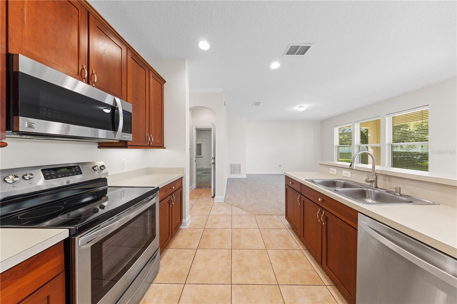 Image 10 of 50 For 7224 Halton Court