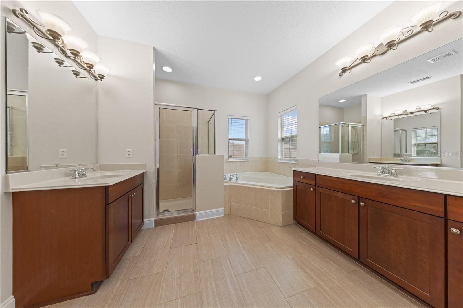 Image 20 of 50 For 7224 Halton Court