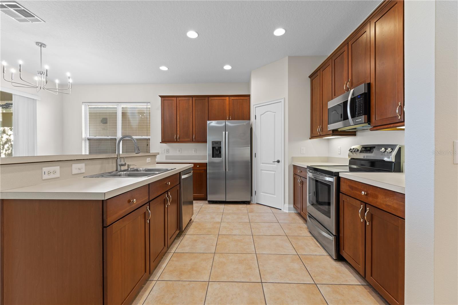 Image 9 of 50 For 7224 Halton Court