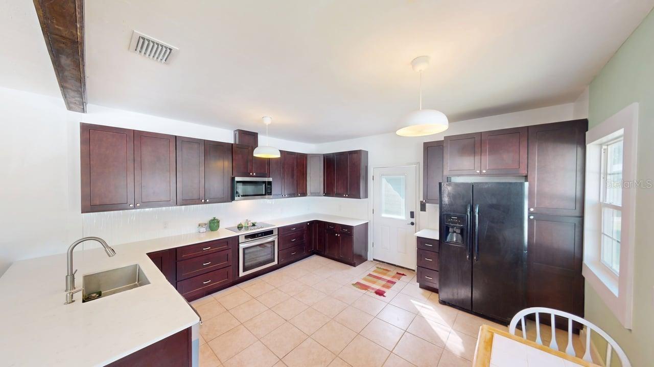 Image 2 of 40 For 2010 Maple Avenue