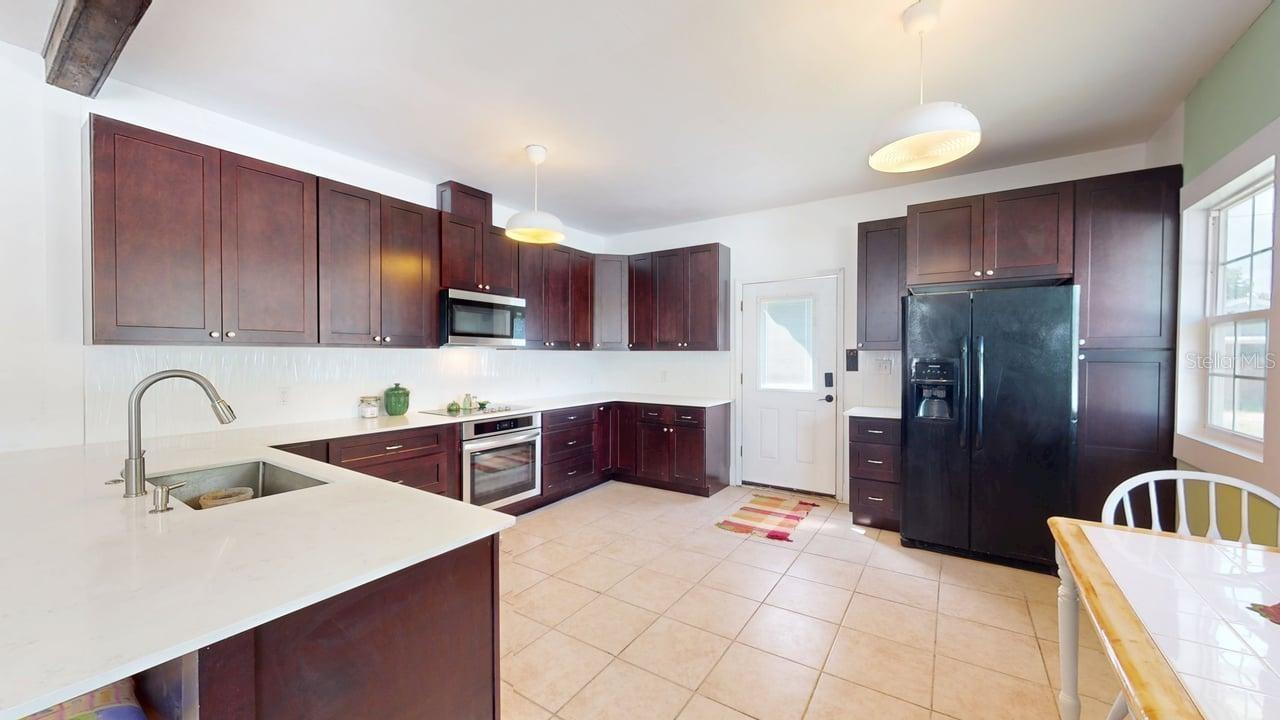 Image 20 of 40 For 2010 Maple Avenue