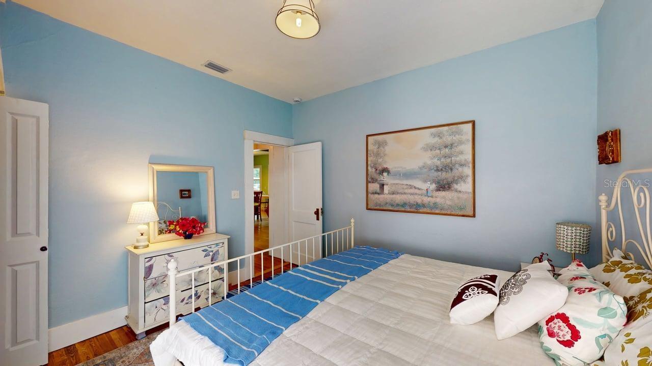 Image 27 of 40 For 2010 Maple Avenue