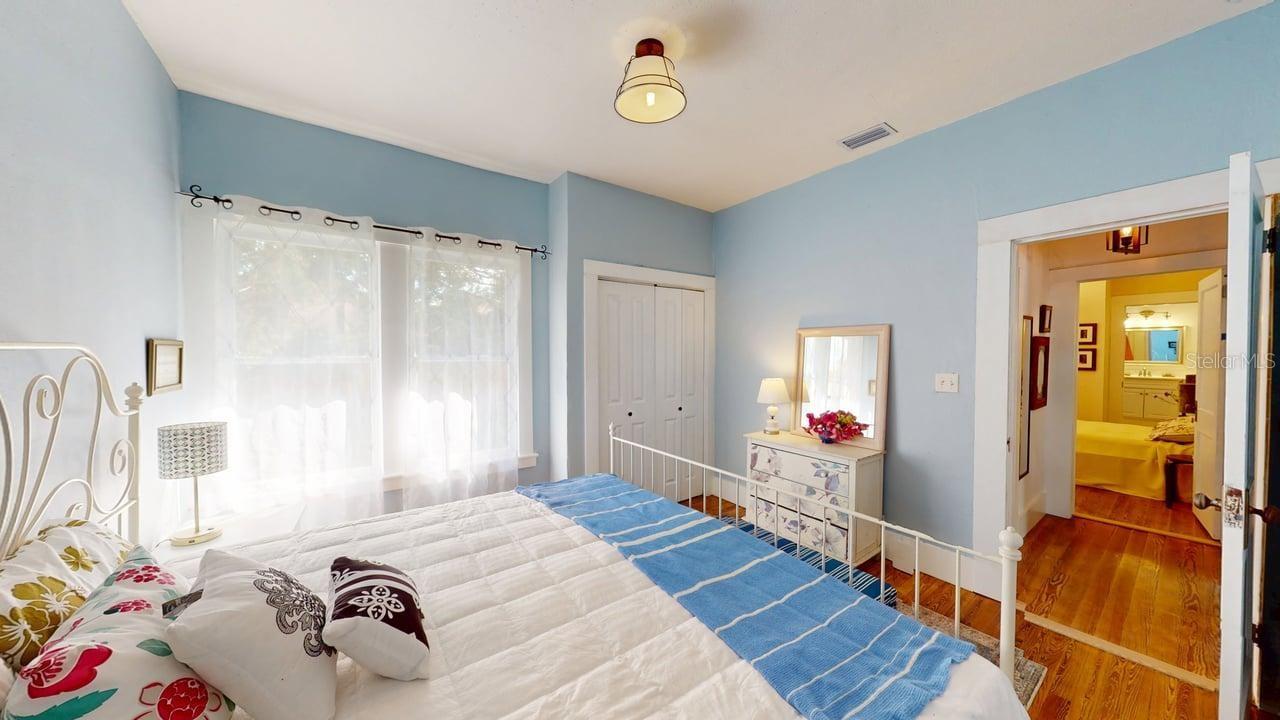 Image 28 of 40 For 2010 Maple Avenue