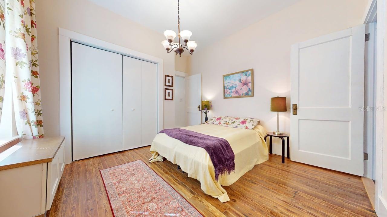 Image 4 of 40 For 2010 Maple Avenue