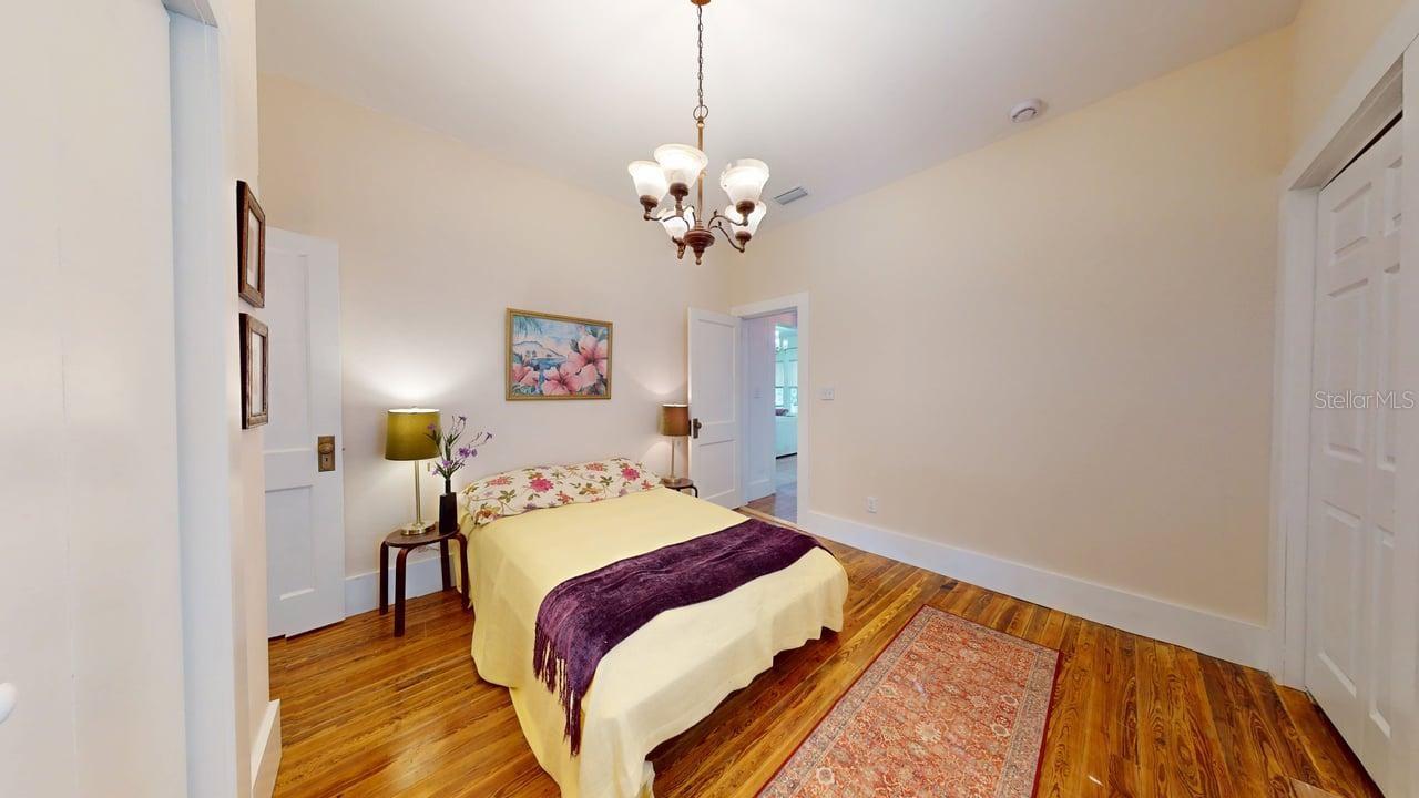 Image 5 of 40 For 2010 Maple Avenue